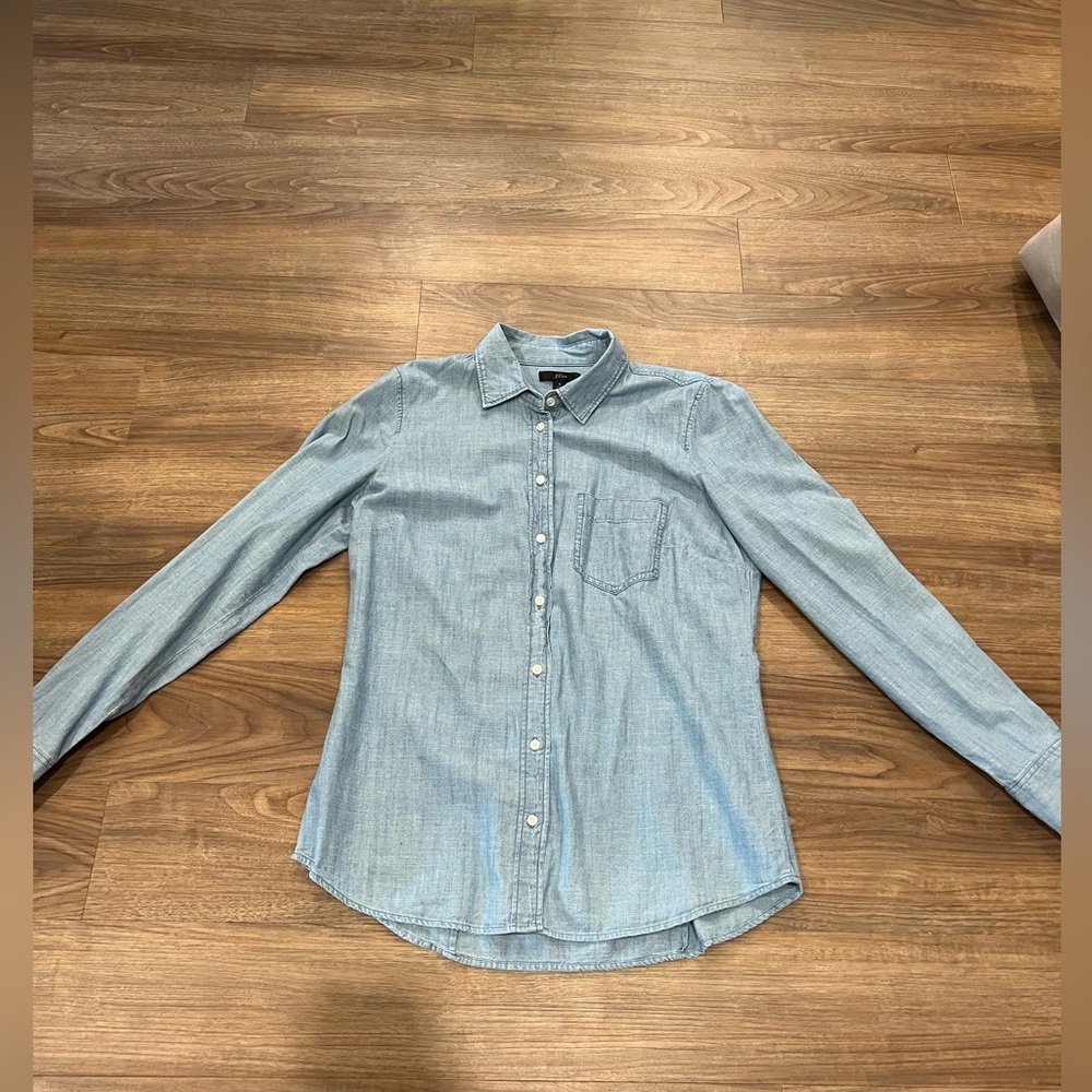 Jcrew women’s light chambray button down shirt